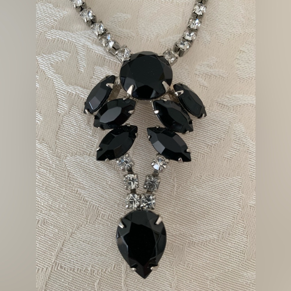 Elegant Black & Rhinestone Necklace